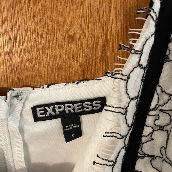 Black and White Lace Dress - Picture 2 of 3